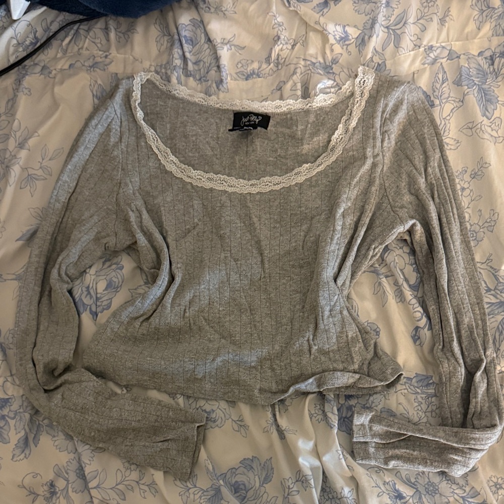 Light Gray Ribbed Long-Sleeve Scoop Top with White Lace Trim